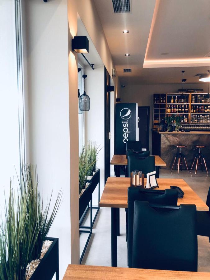 Przystanek Roszkow -Noclegi I Restauracja Bagian luar foto