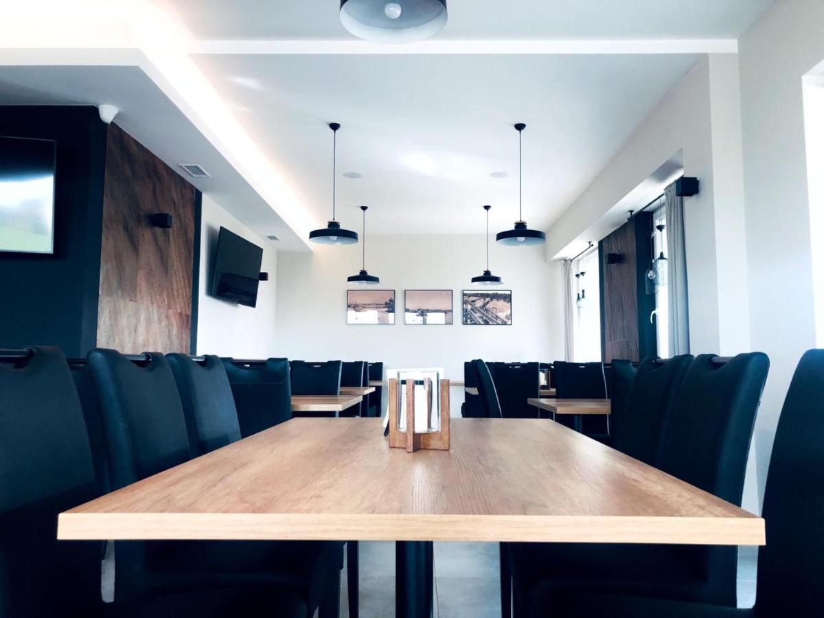Przystanek Roszkow -Noclegi I Restauracja Bagian luar foto
